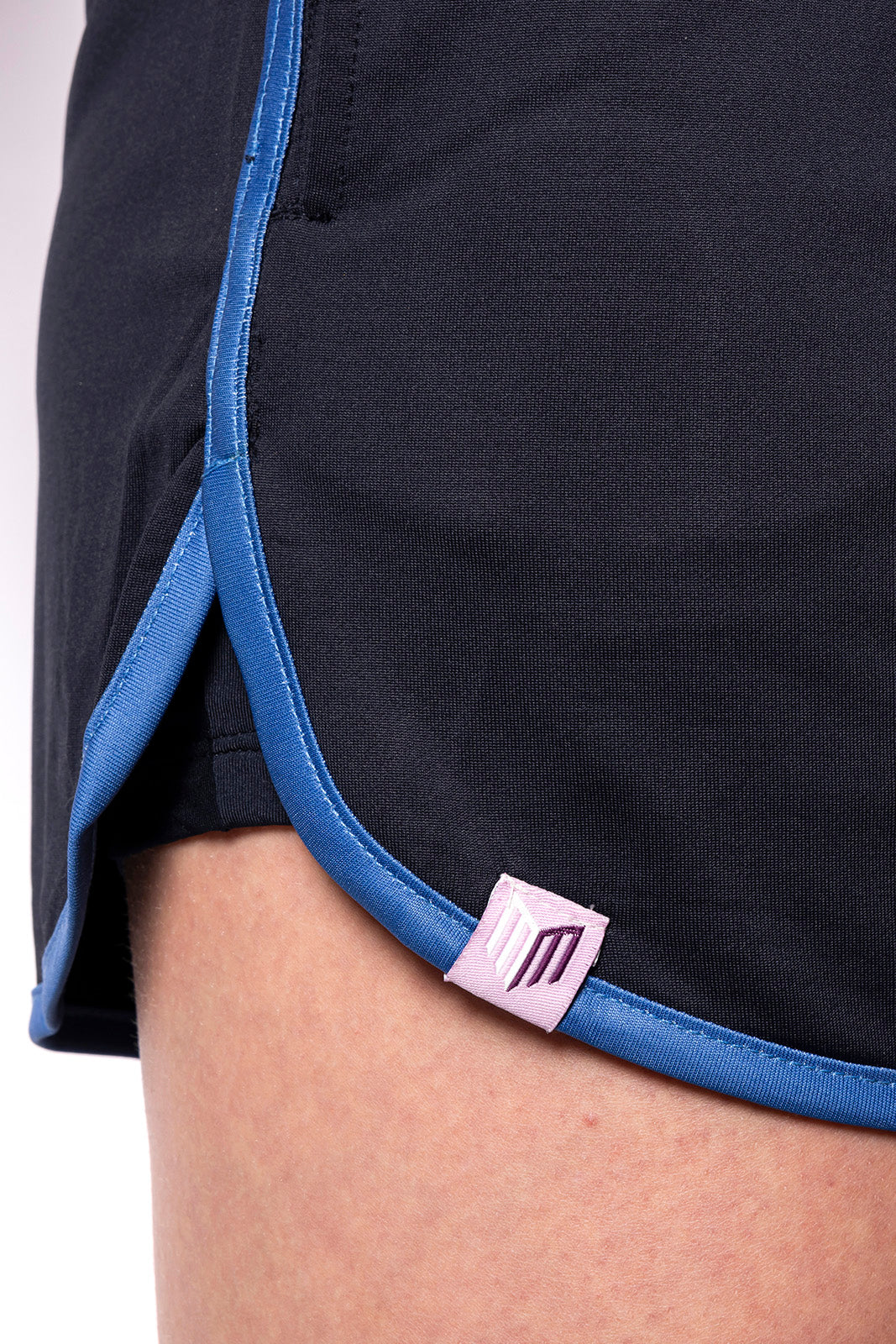 TEAM FINE LEG SHORTS