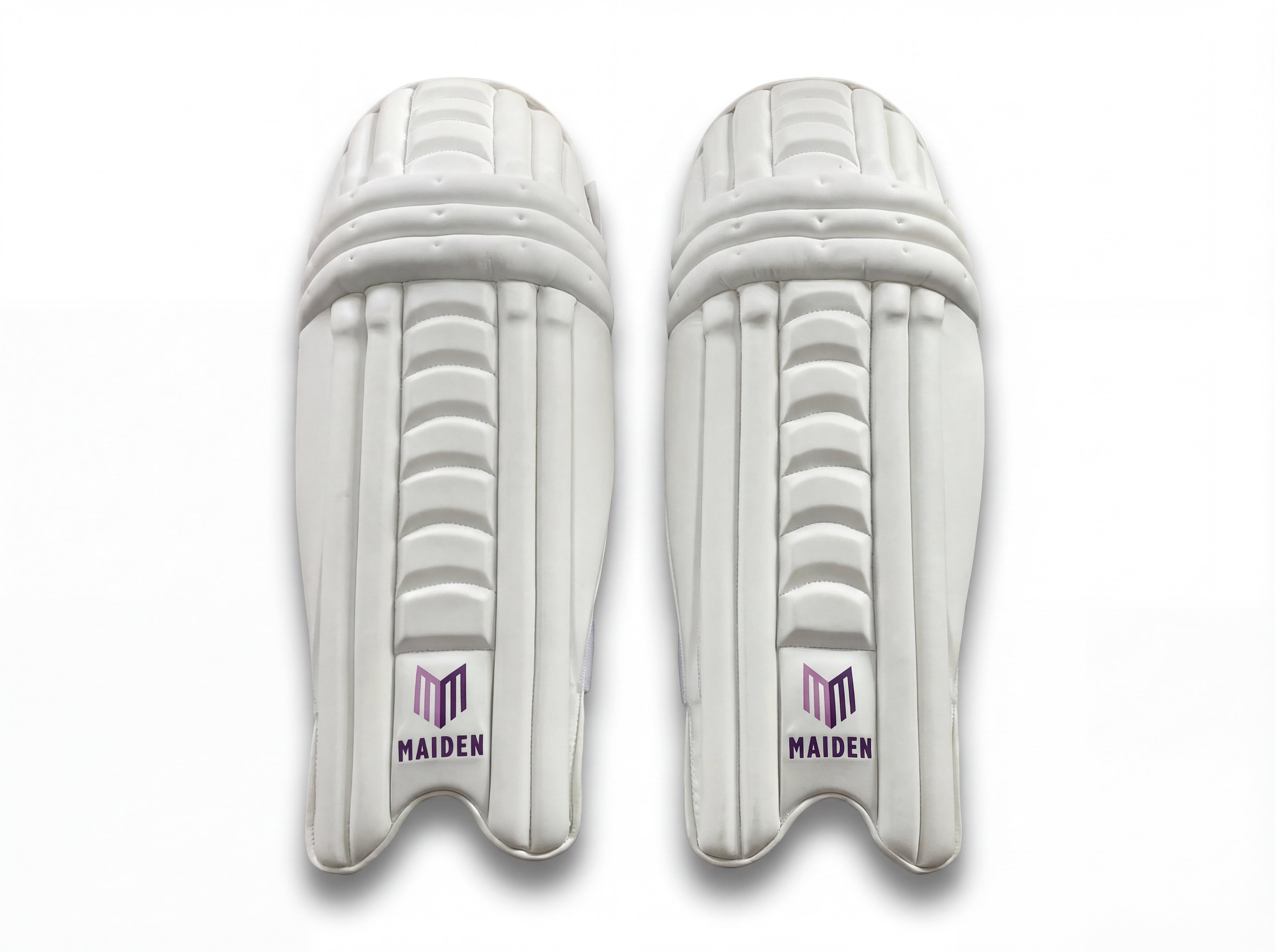 Maiden Cricket girls' white batting pads with ergonomic knee curve and lightweight high-impact front armour