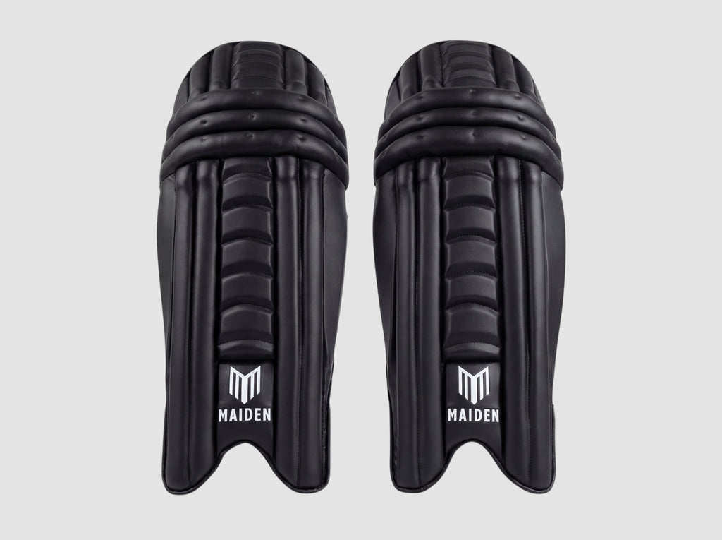 Maiden Cricket girls' black batting pads with ergonomic knee curve and lightweight high-impact protective armour