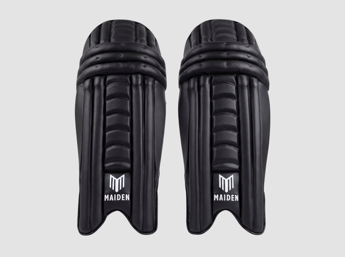 Maiden Cricket girls' black batting pads with ergonomic knee curve and lightweight high-impact protective armour