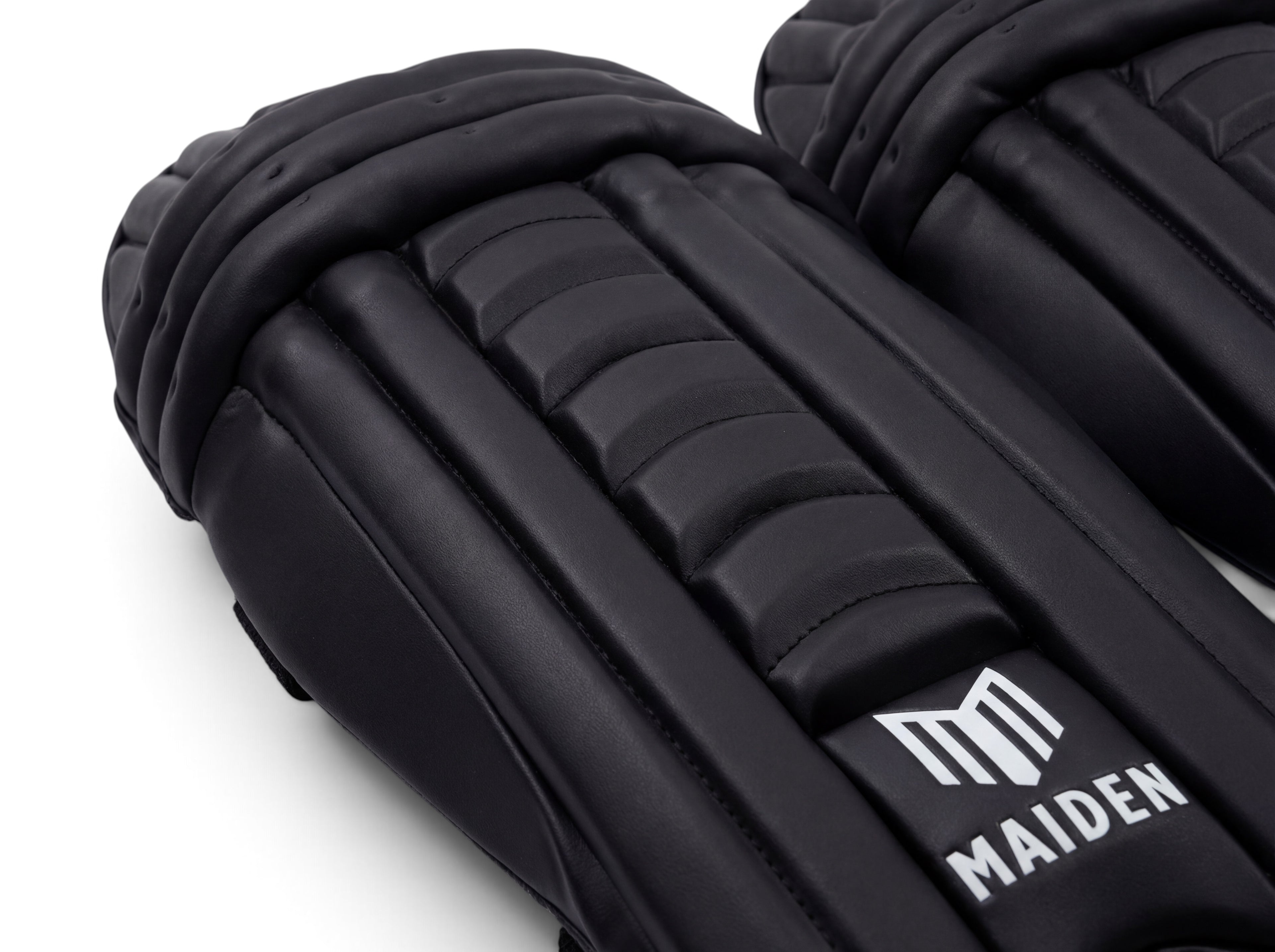 Maiden Cricket women's black batting pads with ergonomic knee protection and lightweight high-impact armour.