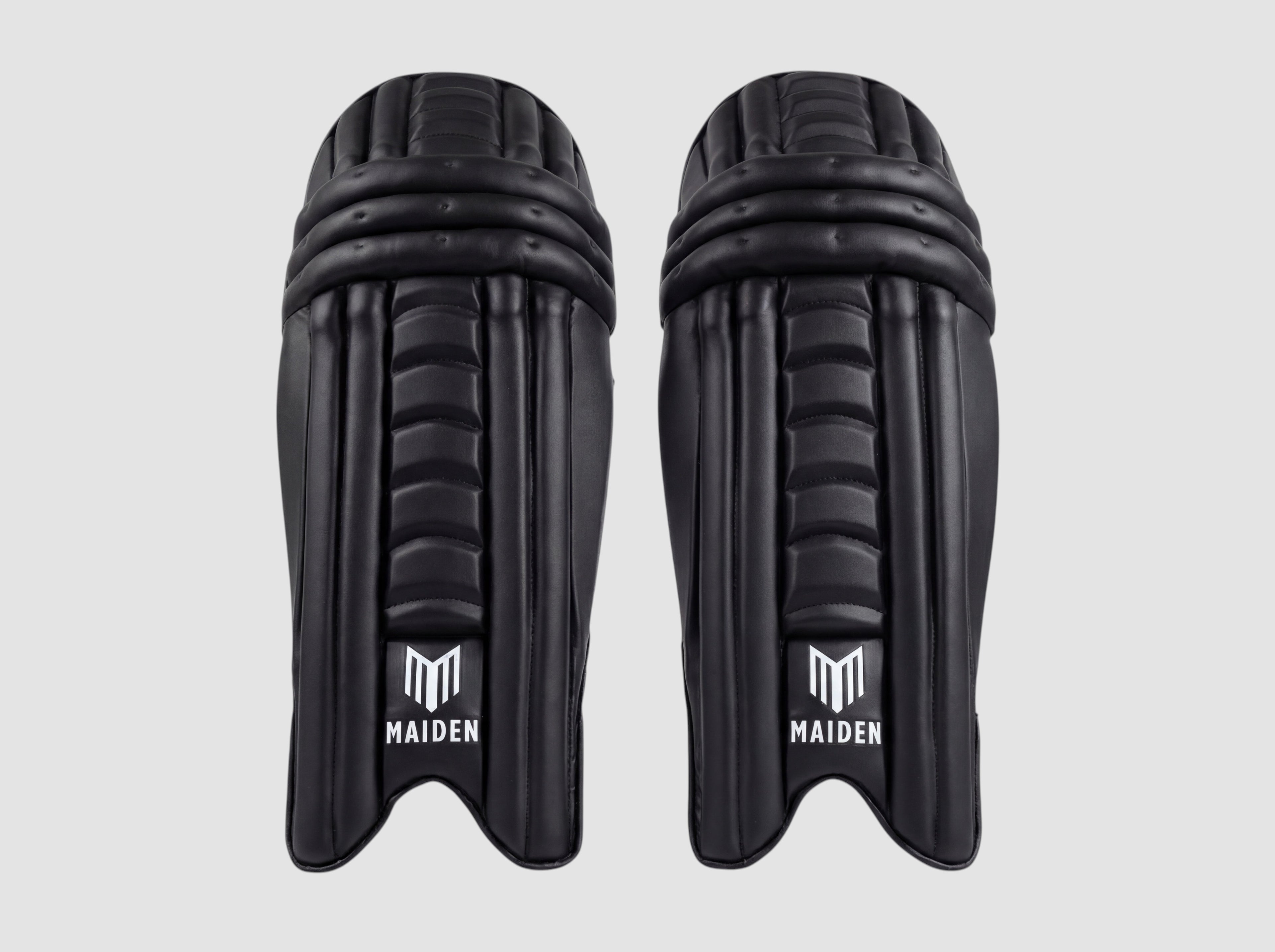 Maiden Cricket women's black batting pads with ergonomic knee design and lightweight high-impact front armour