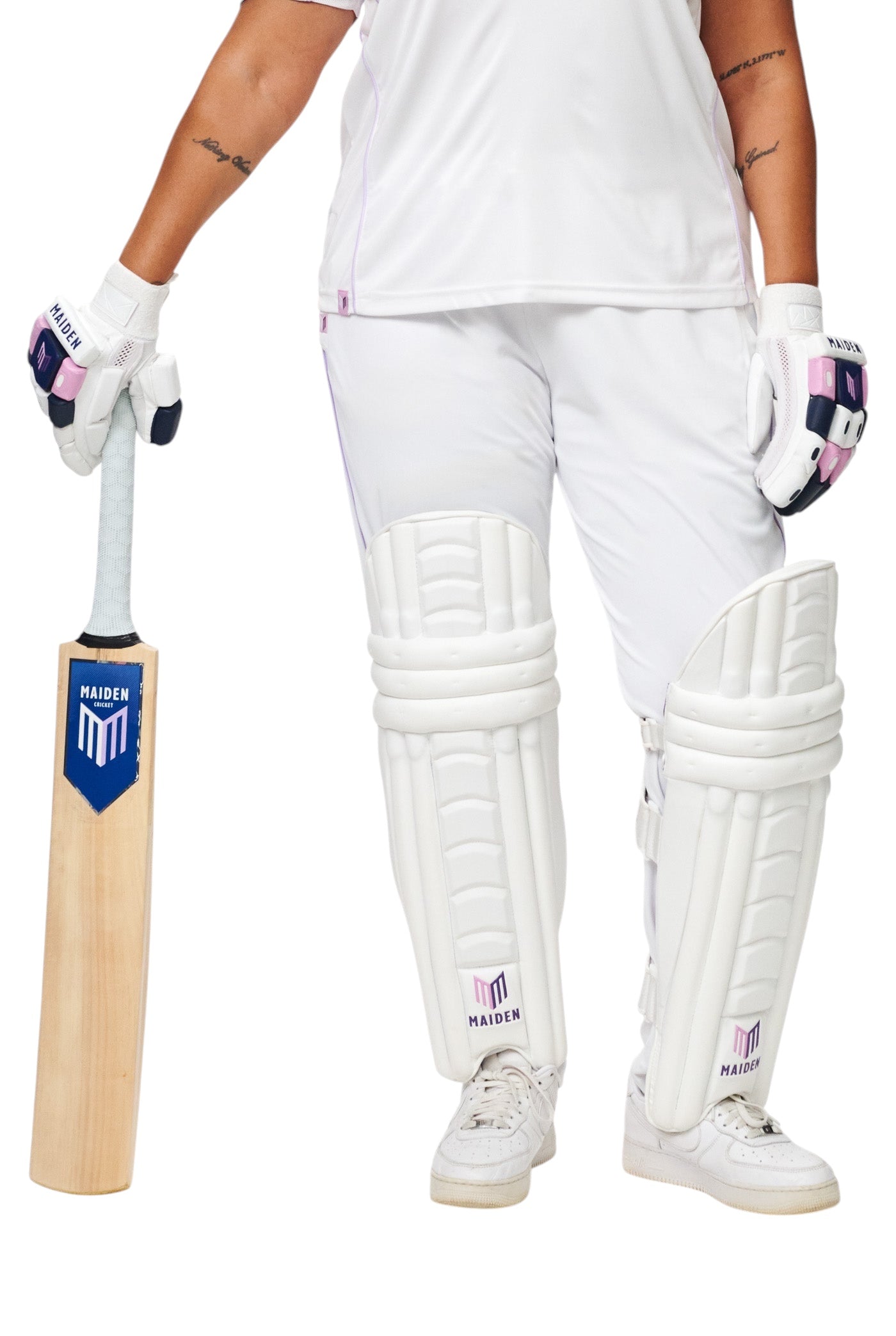 Maiden Cricket women's white batting pads featuring ergonomic knee curves and lightweight impact protection.