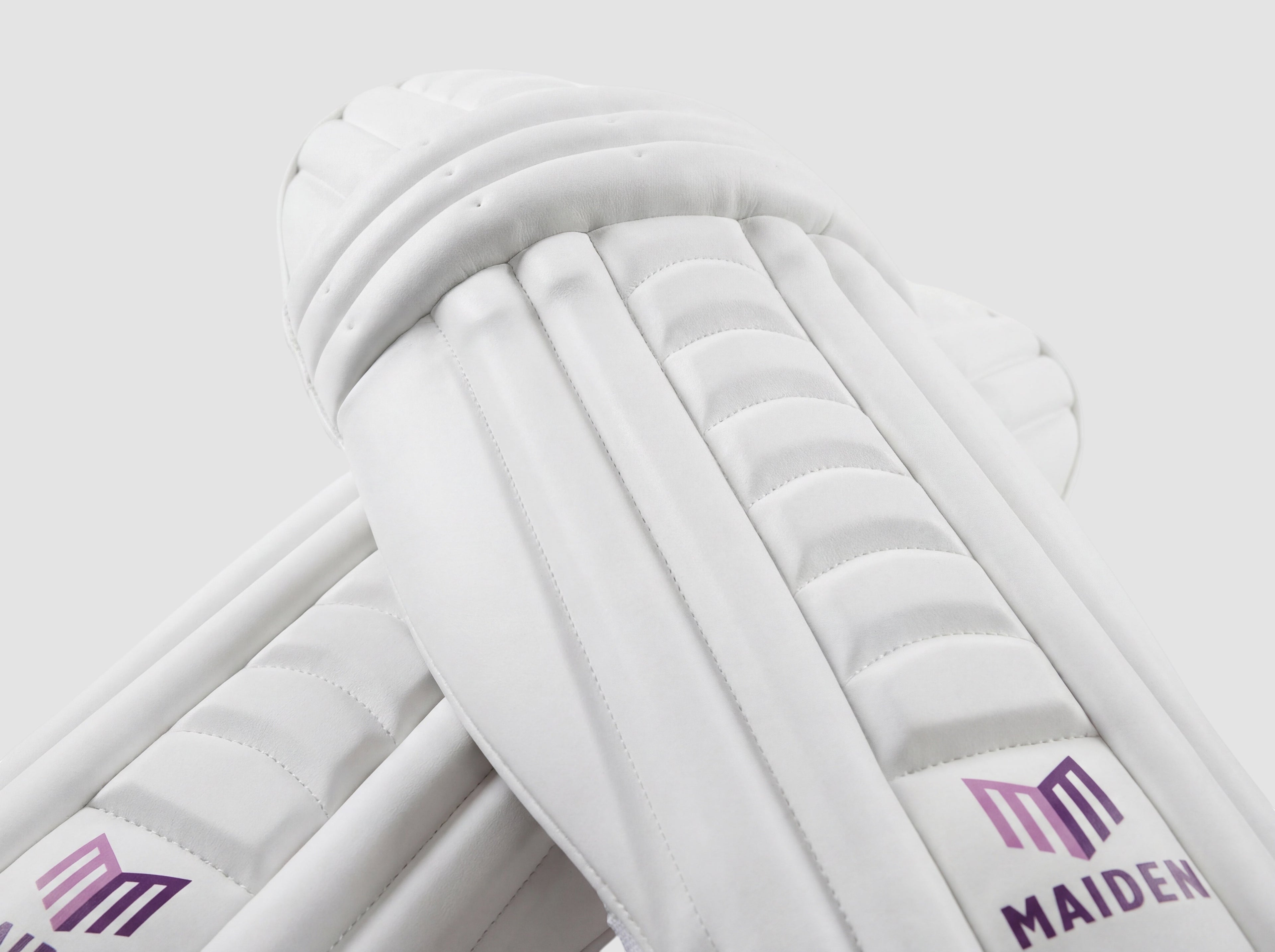 Maiden Cricket white women's batting pads with ergonomic knee curve and lightweight high-impact protective armour